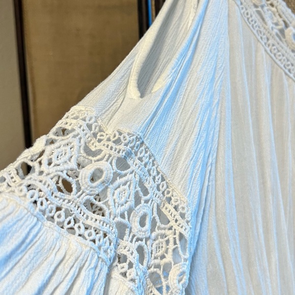 True Destiny White Large Blouse with Peek-a-Boo Sleeves Cold Shoulder - Picture 4 of 5